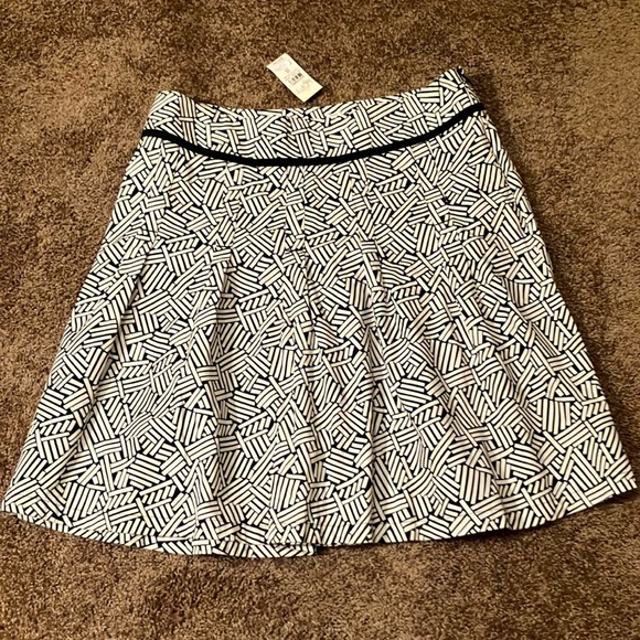 LOFT Dresses & Skirts - LOFT.  BLACK AND WHITE SKIRT. SIZE 8. VERY NICE LIGHTWEIGHT FABRIC. NWT